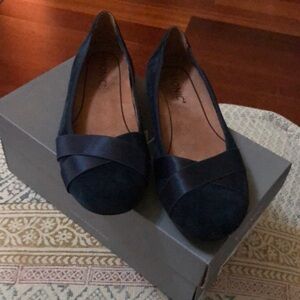 Vionic suede flats